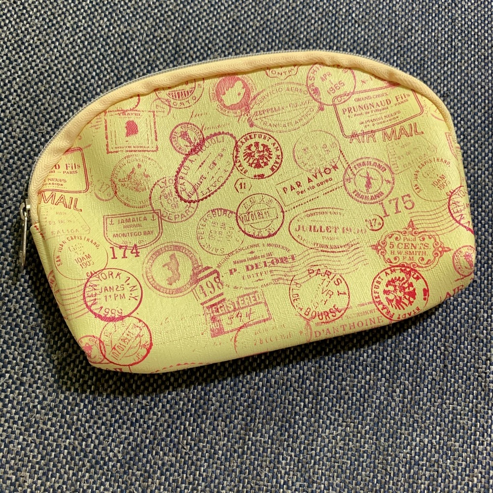 Ipsy passport bag   *5/$20*
